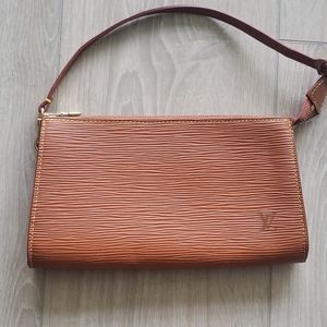 Louis Vuitton pouchette